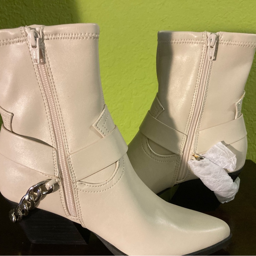 Dolce Vita Cream Ankle Boots with Chain Detail - Picture 8 of 11